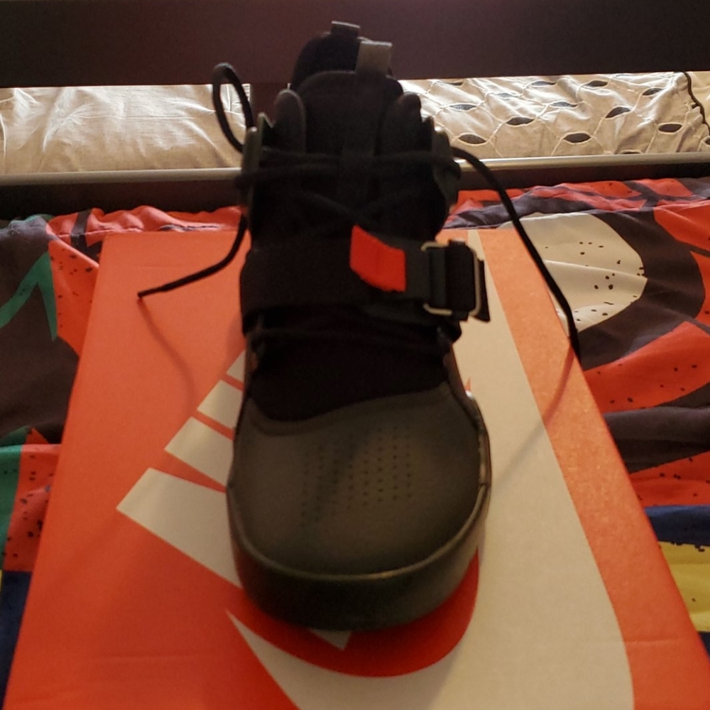 Shoes - Picture 5 of 6